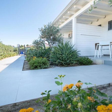 B&B Lo&G Lascari Exterior photo