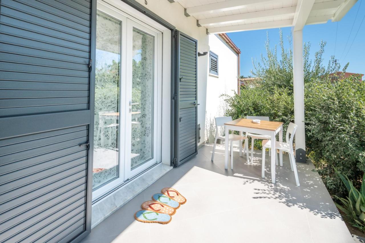 B&B Lo&G Lascari Exterior photo